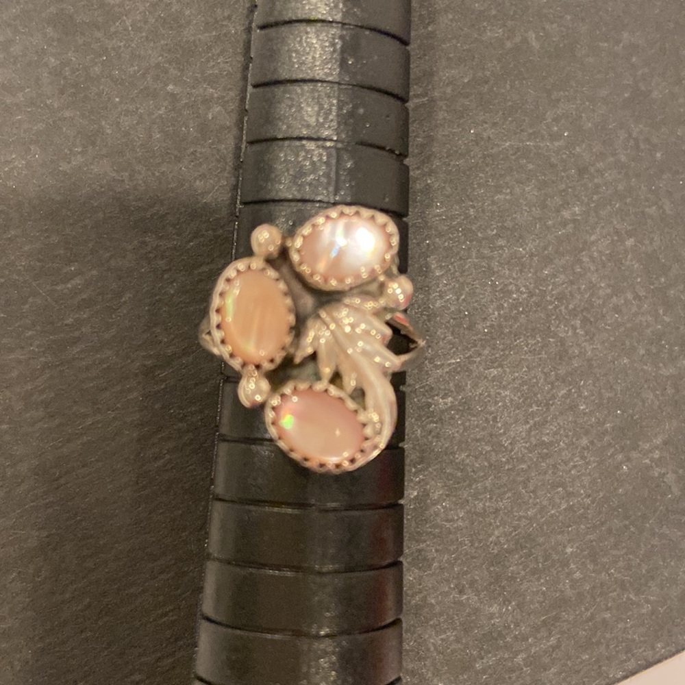 Native American pink mother of Pearl ring